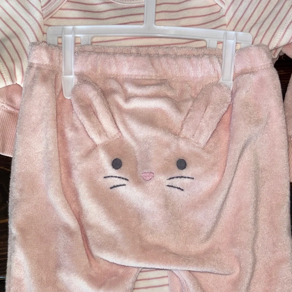Carter's Infant Pink Bunny Matching Set Size 9 Months, NWT